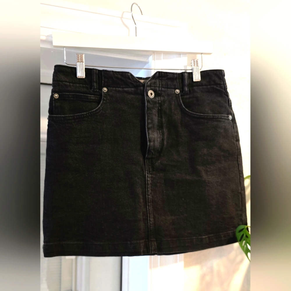 We The Free She's All That Classic Black Denim Skirt Size 29